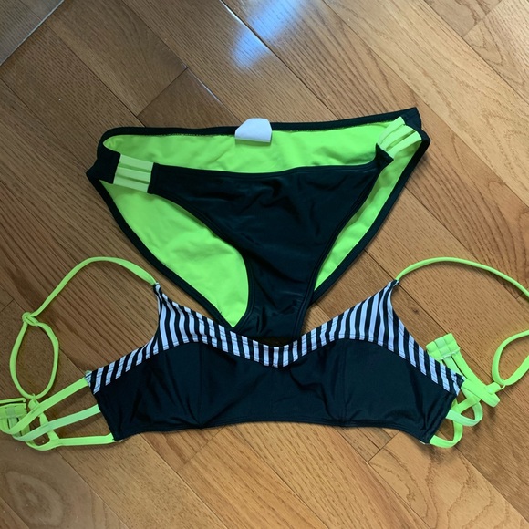 Fun swim suit - Picture 2 of 4